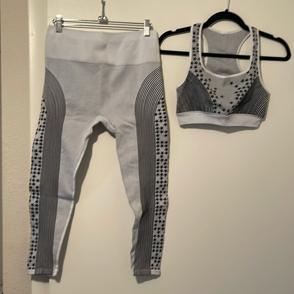 Fabletics Seamless Set - image 1